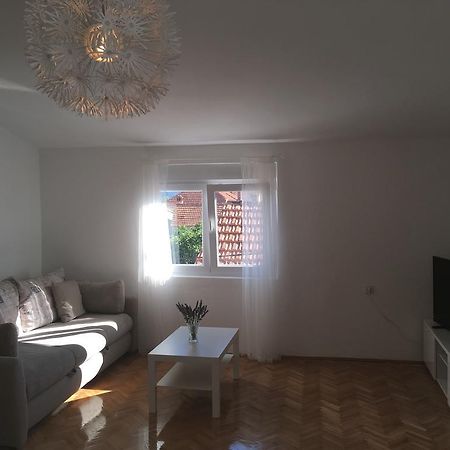 Centre Apartment Bozava Bagian luar foto