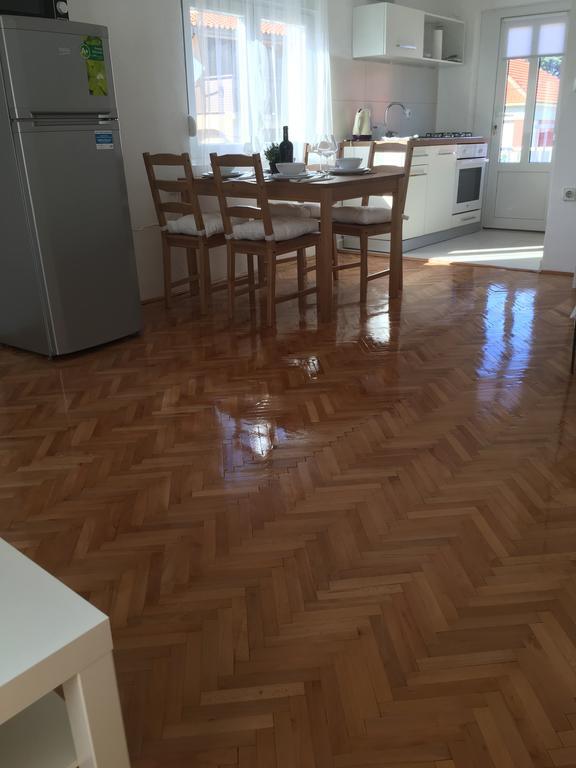 Centre Apartment Bozava Bagian luar foto