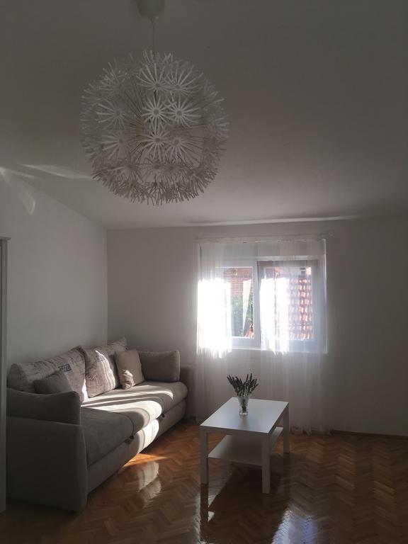 Centre Apartment Bozava Bagian luar foto