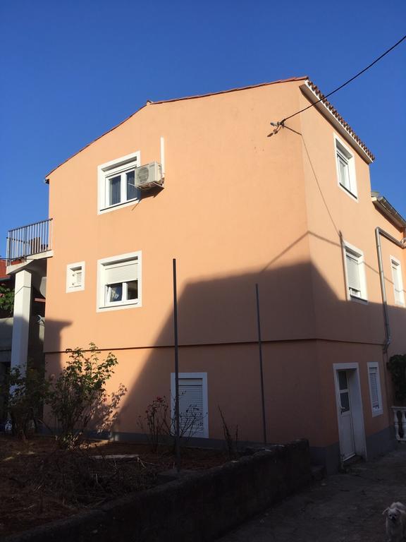 Centre Apartment Bozava Bagian luar foto